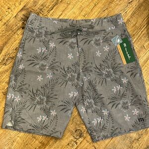 NWT Travis Mathew Boardshorts Size 32